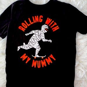 Like new!! OLD NAVY MUMMY HALLOWEEN T SHIRT !!